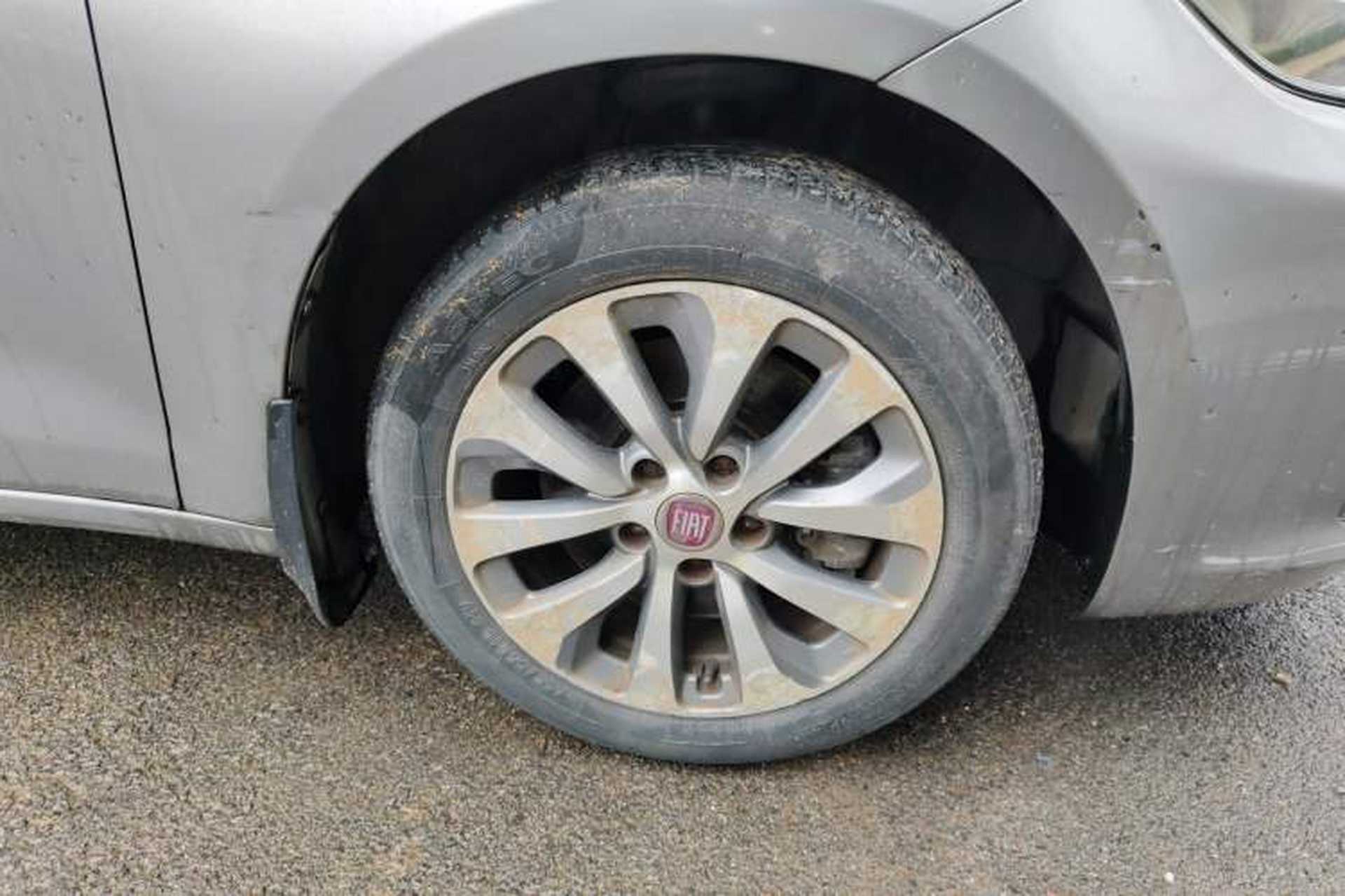 Used Fiat Viaggio 2012 1.4T Automatic Jingxiang Edition Right Front Wheel Hub