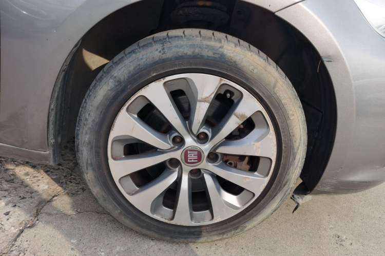 Used Fiat Viaggio 2012 1.4T Manual Enjoyment Edition Right Front Wheel Hub