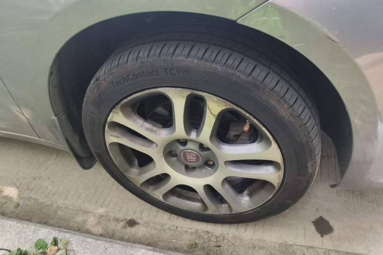 Used Fiat Viaggio 2012 1.4T Automatic Luxury Edition Right Front Wheel Hub