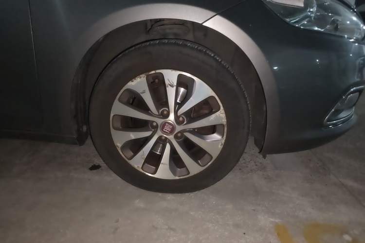 Used Fiat Viaggio 2012 1.4T Manual Enjoyment Edition Right Front Wheel Hub