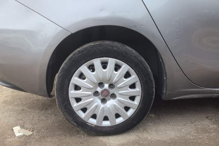 Used Fiat Viaggio 2012 1.4T Manual Enjoyment Edition Right Rear Wheel Hub