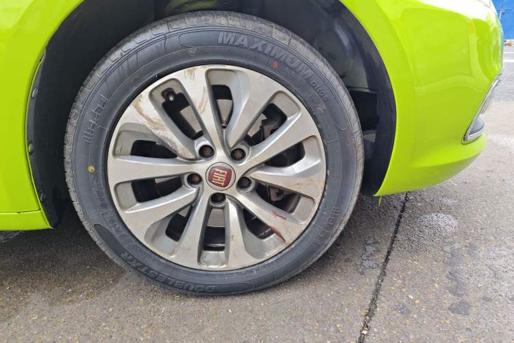 Used Fiat Viaggio 2012 1.4T Automatic Jingxiang Edition Right Front Wheel Hub
