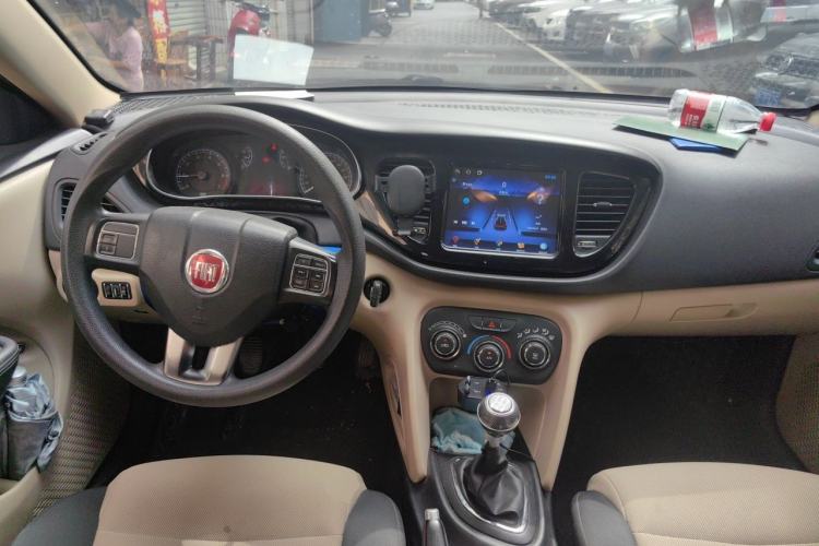Used Fiat Viaggio 2012 1.4T Manual Enjoyment Edition Center Console