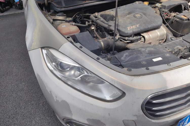 Used Fiat Viaggio 2012 1.4T Manual Enjoyment Edition Right Front Headlight