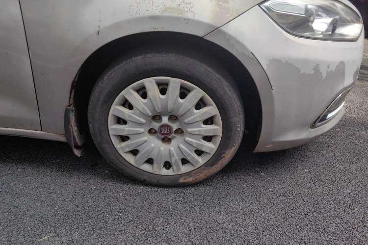 Used Fiat Viaggio 2012 1.4T Manual Enjoyment Edition Right Front Wheel Hub