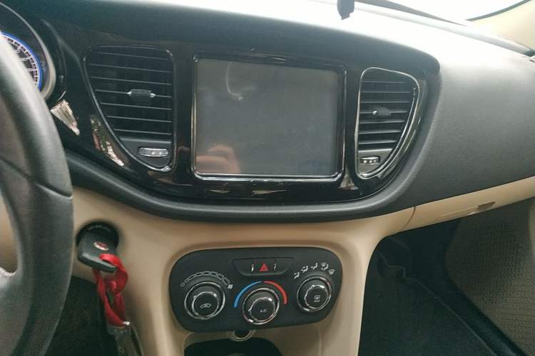 Used Fiat Viaggio 2012 1.4T Manual Enjoyment Edition Audio And AC Panel