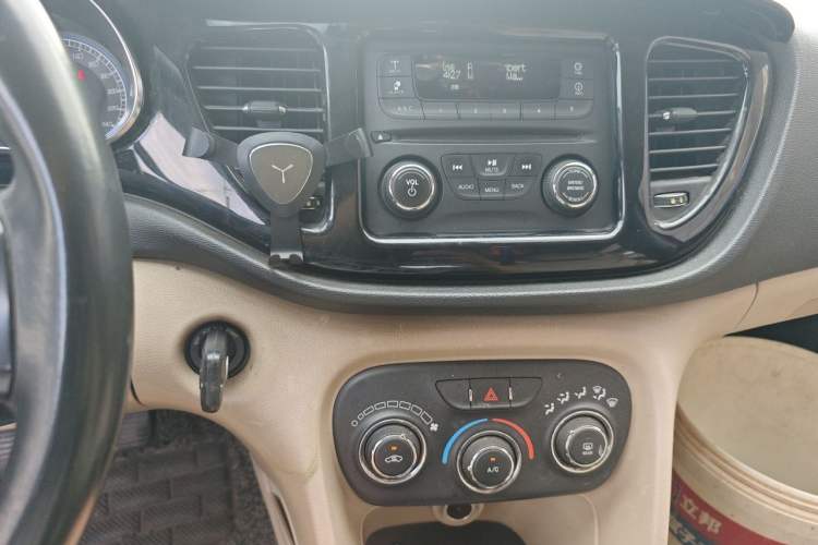 Used Fiat Viaggio 2012 1.4T Manual Enjoyment Edition Audio And AC Panel
