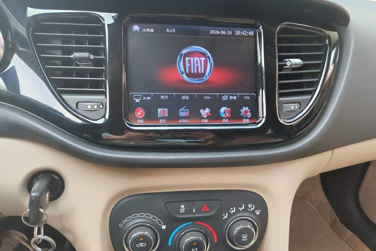 Used Fiat Viaggio 2012 1.4T Automatic Enjoyment Edition Audio And AC Panel