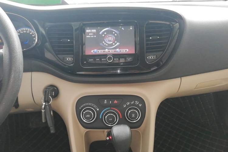 Used Fiat Viaggio 2012 1.4T Automatic Enjoyment Edition Audio And AC Panel