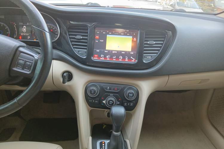 Used Fiat Viaggio 2012 1.4T Automatic Luxury Edition Audio And AC Panel