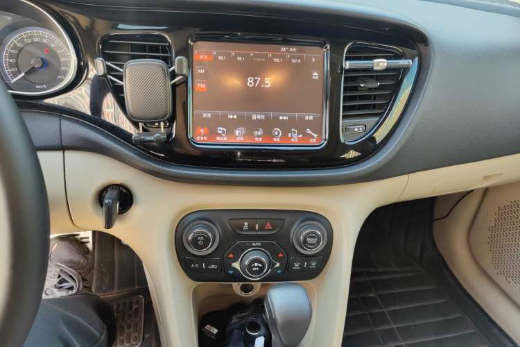 Used Fiat Viaggio 2012 1.4T Automatic Luxury Edition Audio And AC Panel