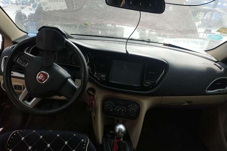 Used Fiat Viaggio 2012 1.4T Manual Enjoyment Edition Center Console