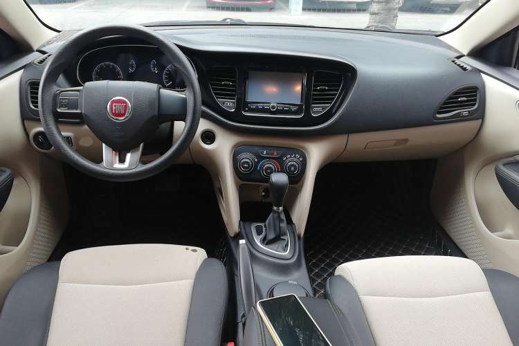 Used Fiat Viaggio 2012 1.4T Automatic Enjoyment Edition Center Console