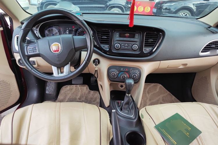 Used Fiat Viaggio 2012 1.4T Automatic Enjoyment Edition Center Console