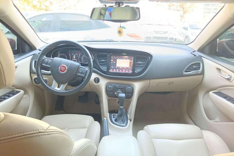Used Fiat Viaggio 2012 1.4T Automatic Luxury Edition Center Console