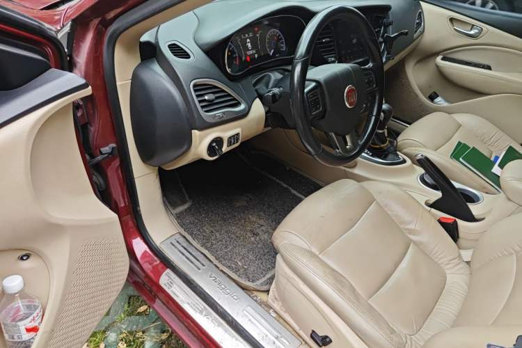 Used Fiat Viaggio 2012 1.4T Automatic Luxury Edition Driver Seat
