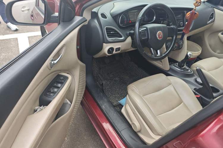 Used Fiat Viaggio 2012 1.4T Manual Enjoyment Edition Driver Seat