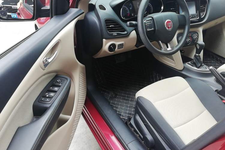 Used Fiat Viaggio 2012 1.4T Automatic Enjoyment Edition Driver Seat