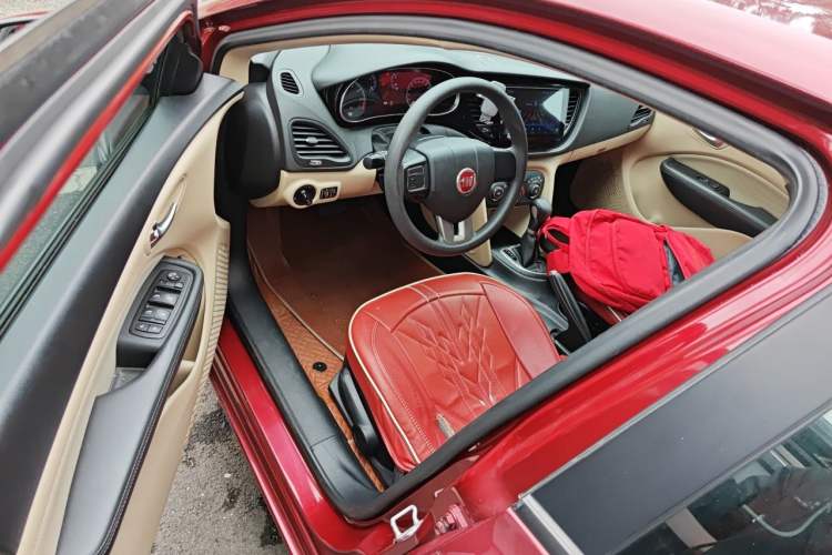 Used Fiat Viaggio 2012 1.4T Automatic Enjoyment Edition Driver Seat