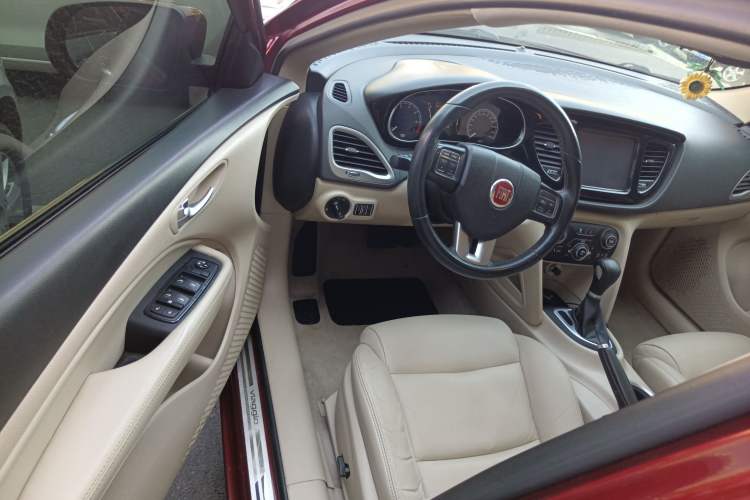 Used Fiat Viaggio 2012 1.4T Automatic Luxury Edition Driver Seat