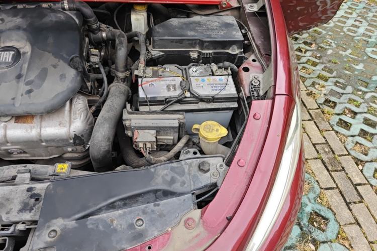 Used Fiat Viaggio 2012 1.4T Automatic Luxury Edition Engine Bay Left