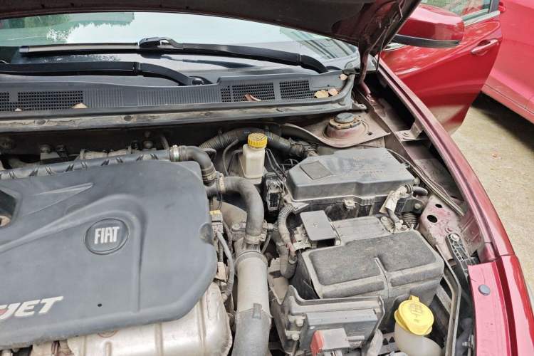 Used Fiat Viaggio 2012 1.4T Automatic Enjoyment Edition Engine Bay Left