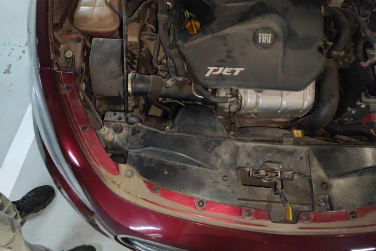 Used Fiat Viaggio 2012 1.4T Automatic Enjoyment Edition Engine Bay Right
