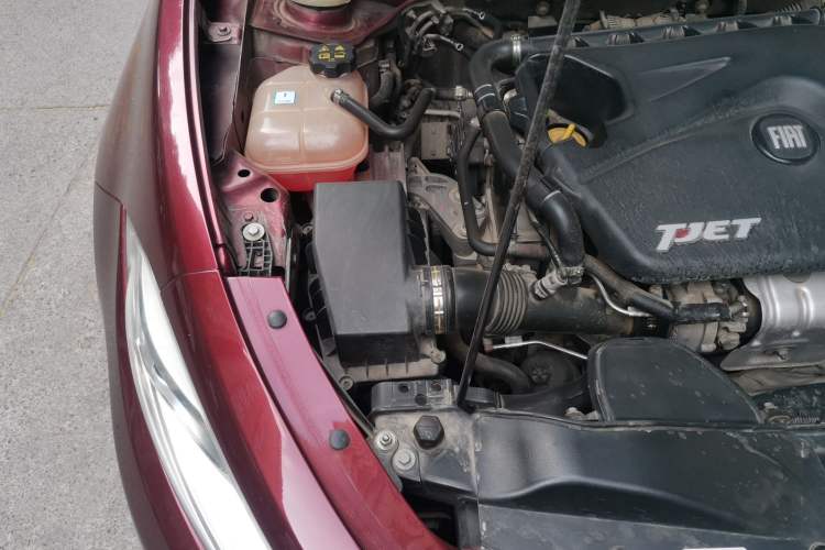 Used Fiat Viaggio 2012 1.4T Automatic Enjoyment Edition Engine Bay Right