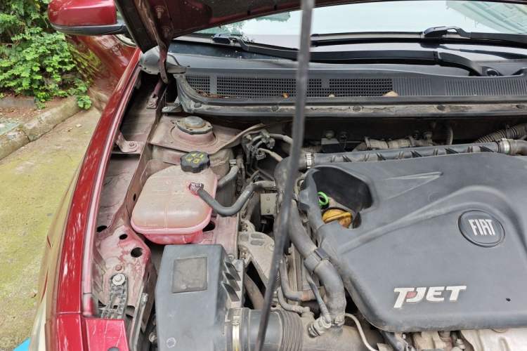 Used Fiat Viaggio 2012 1.4T Automatic Enjoyment Edition Engine Bay Right