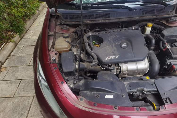 Used Fiat Viaggio 2012 1.4T Automatic Luxury Edition Engine Bay Right