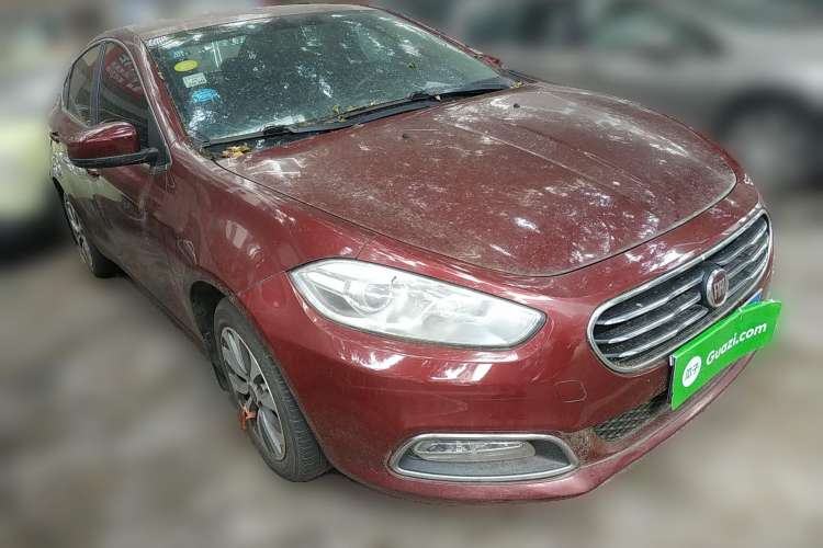 Used Fiat Viaggio 2012 1.4T Manual Enjoyment Edition Front Right 45 Deg