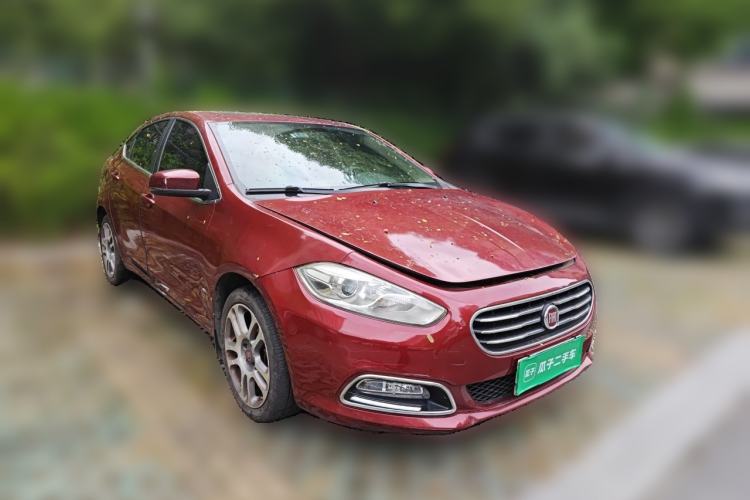 Used Fiat Viaggio 2012 1.4T Automatic Luxury Edition Front Right 45 Deg