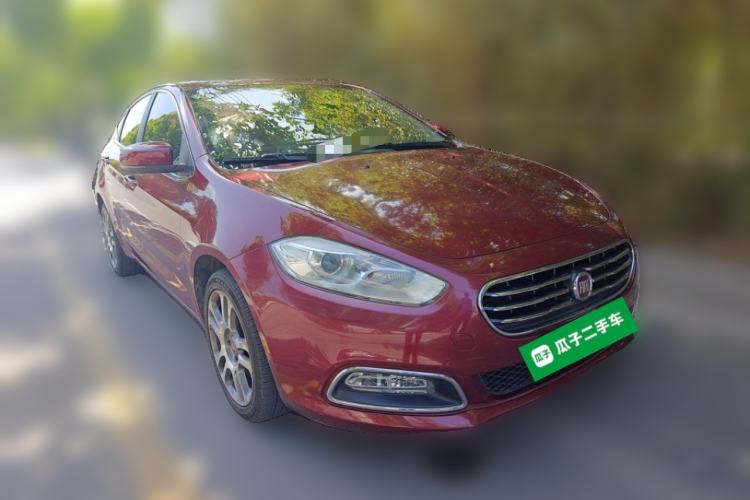 Used Fiat Viaggio 2012 1.4T Automatic Luxury Edition Front Right 45 Deg