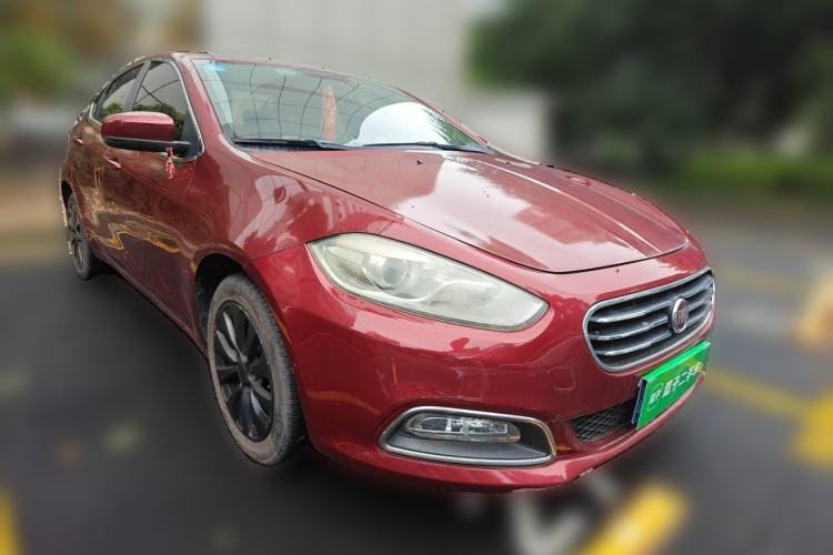Used Fiat Viaggio 2012 1.4T Automatic Enjoyment Edition Front Right 45 Deg