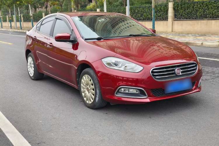 Used Fiat Viaggio 2012 1.4T Automatic Enjoyment Edition Front Right 45 Deg
