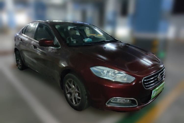 Used Fiat Viaggio 2012 1.4T Manual Enjoyment Edition Front Right 45 Deg