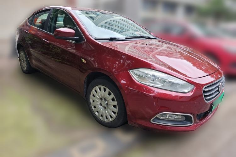 Used Fiat Viaggio 2012 1.4T Automatic Enjoyment Edition Front Right 45 Deg