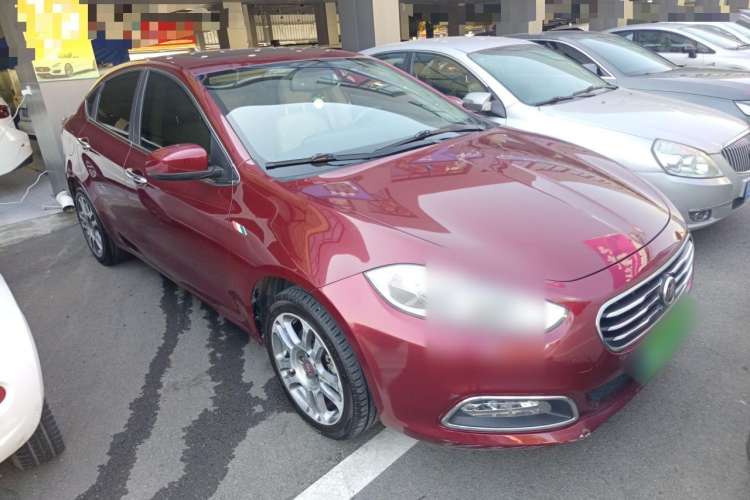Used Fiat Viaggio 2012 1.4T Automatic Luxury Edition Front Right 45 Deg