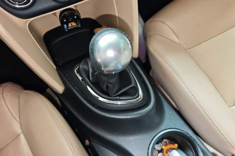 Used Fiat Viaggio 2012 1.4T Manual Enjoyment Edition Gear Lever