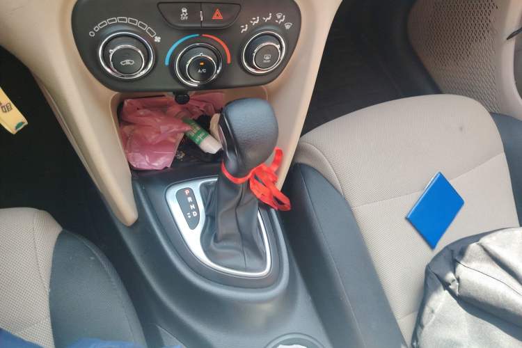 Used Fiat Viaggio 2012 1.4T Automatic Enjoyment Edition Gear Lever