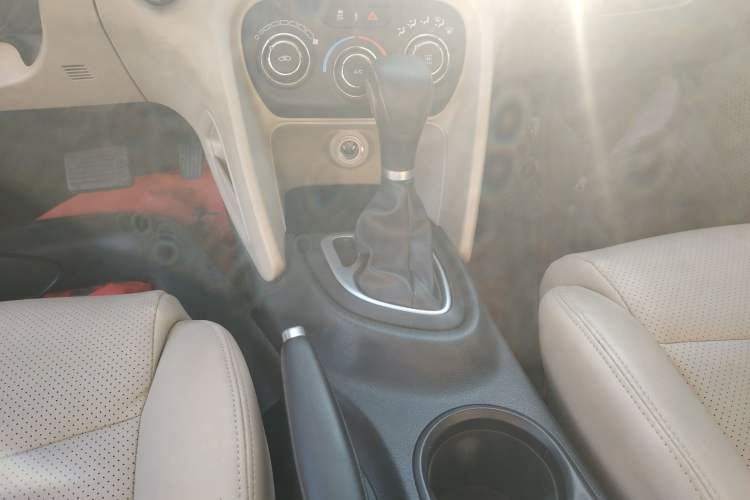 Used Fiat Viaggio 2012 1.4T Automatic Enjoyment Edition Gear Lever