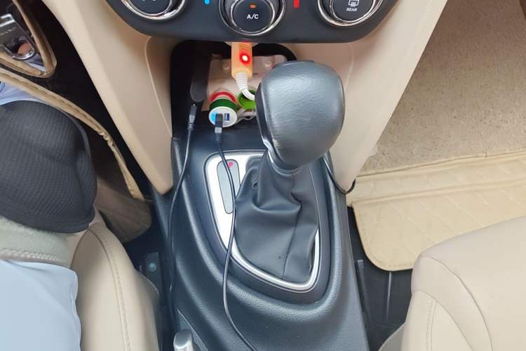 Used Fiat Viaggio 2012 1.4T Automatic Enjoyment Edition Gear Lever