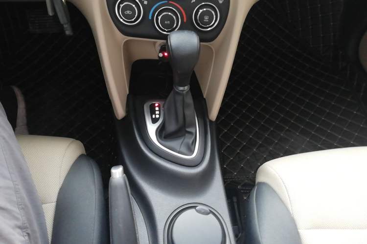 Used Fiat Viaggio 2012 1.4T Automatic Enjoyment Edition Gear Lever