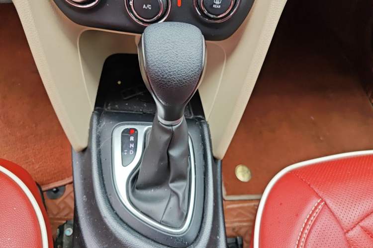 Used Fiat Viaggio 2012 1.4T Automatic Enjoyment Edition Gear Lever