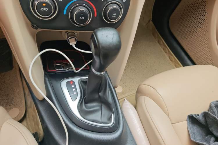 Used Fiat Viaggio 2012 1.4T Automatic Enjoyment Edition Gear Lever