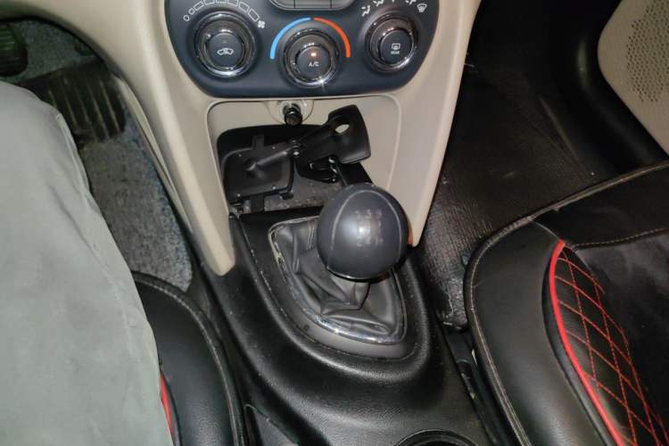 Used Fiat Viaggio 2012 1.4T Manual Enjoyment Edition Gear Lever