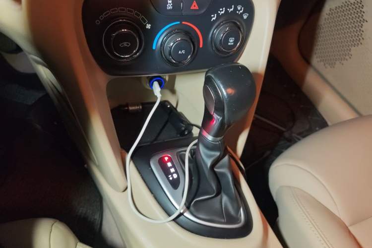 Used Fiat Viaggio 2012 1.4T Automatic Jingxiang Edition Gear Lever