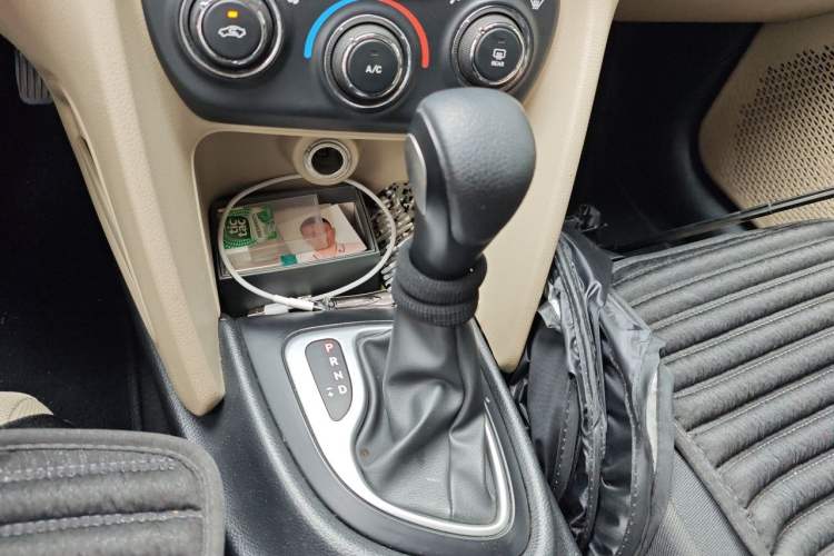 Used Fiat Viaggio 2012 1.4T Automatic Enjoyment Edition Gear Lever