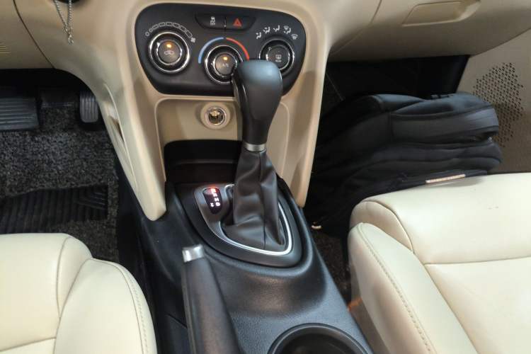Used Fiat Viaggio 2012 1.4T Automatic Enjoyment Edition Gear Lever