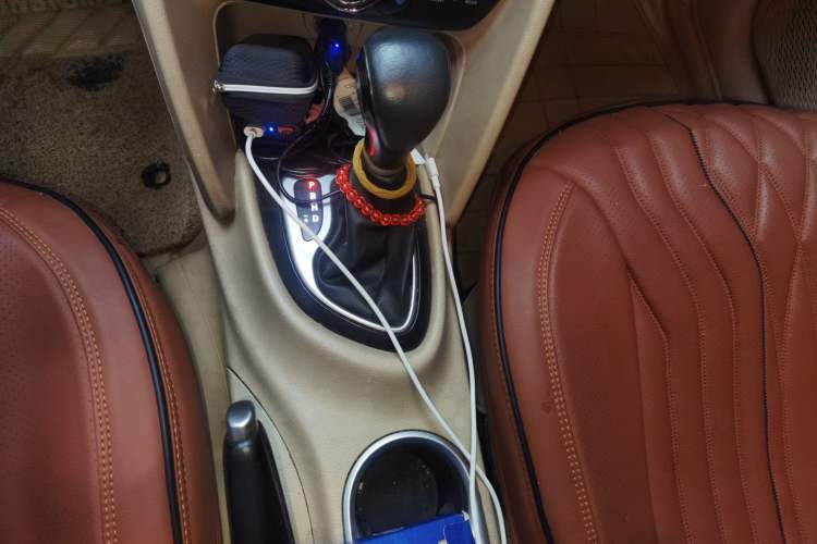Used Fiat Viaggio 2012 1.4T Automatic Luxury Edition Gear Lever